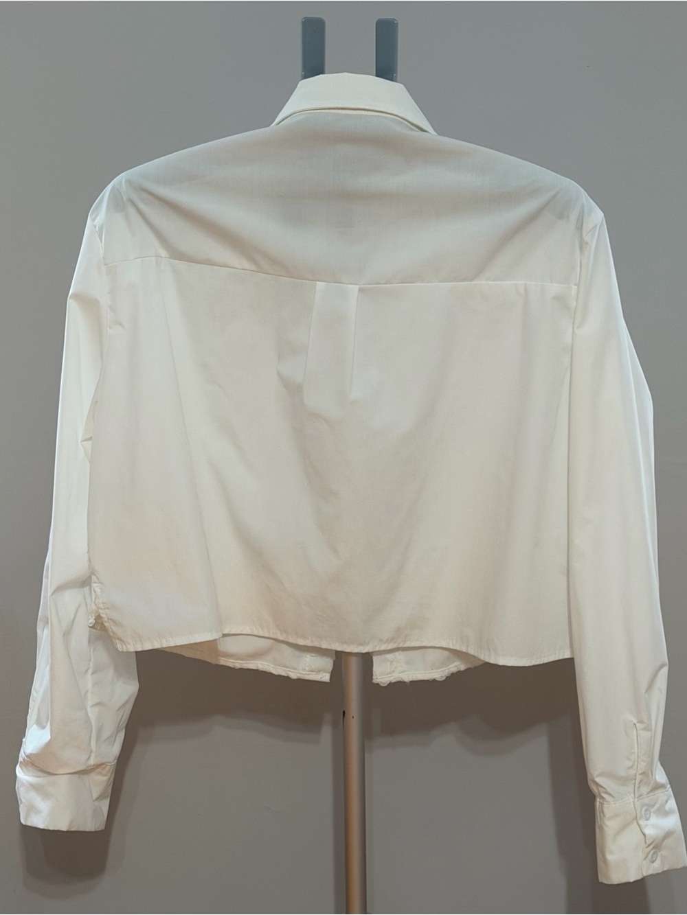 Cream Lace Cropped Button-Down Shirt - Picture 4 of 9